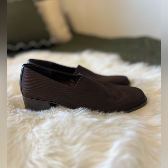 Donald J Pliner woman’s block heel pumps size 7.5 made in Spain - Picture 1 of 7